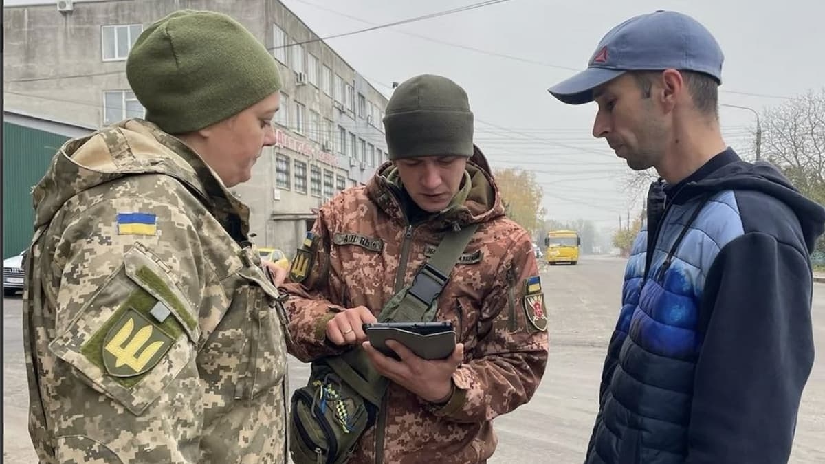Rendszerszintű problémák az ukrán toborzóközpontokban: egyre több panasz érkezik