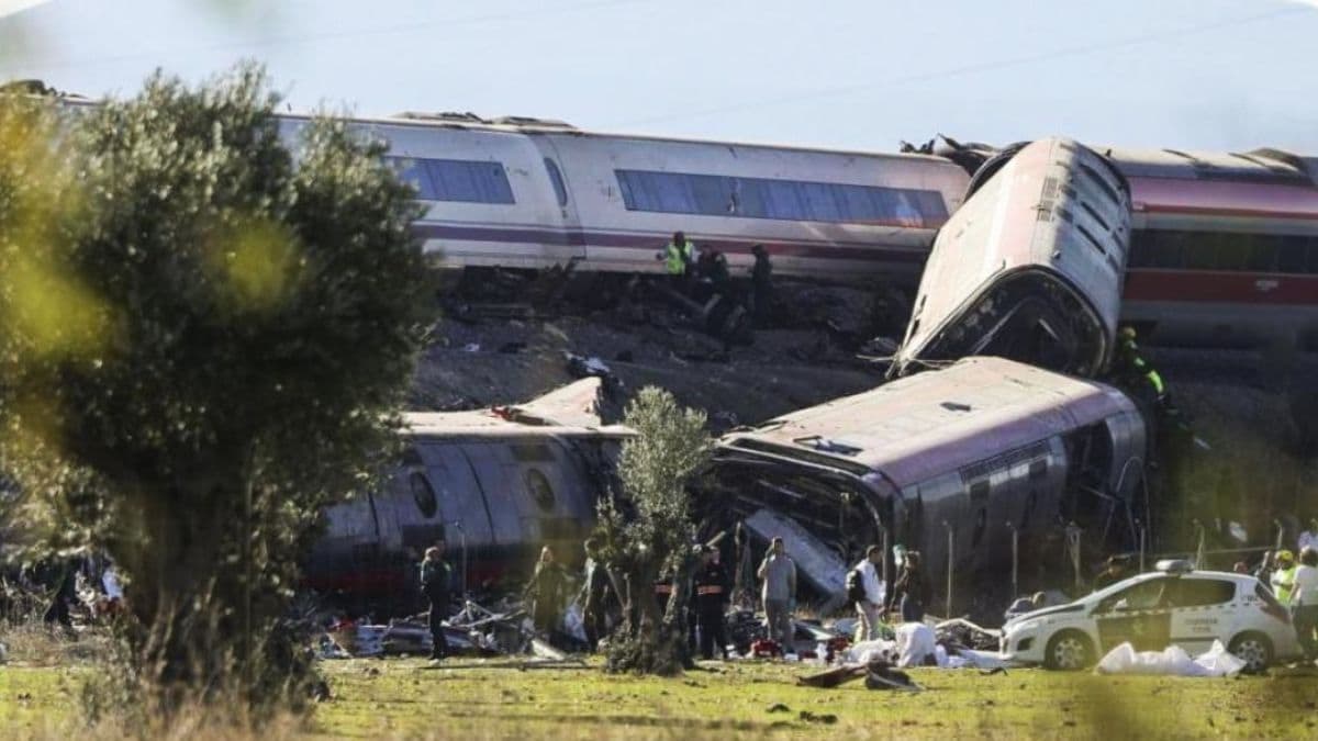Tragikus vasúti baleset Spanyolországban: több mint 30 halott