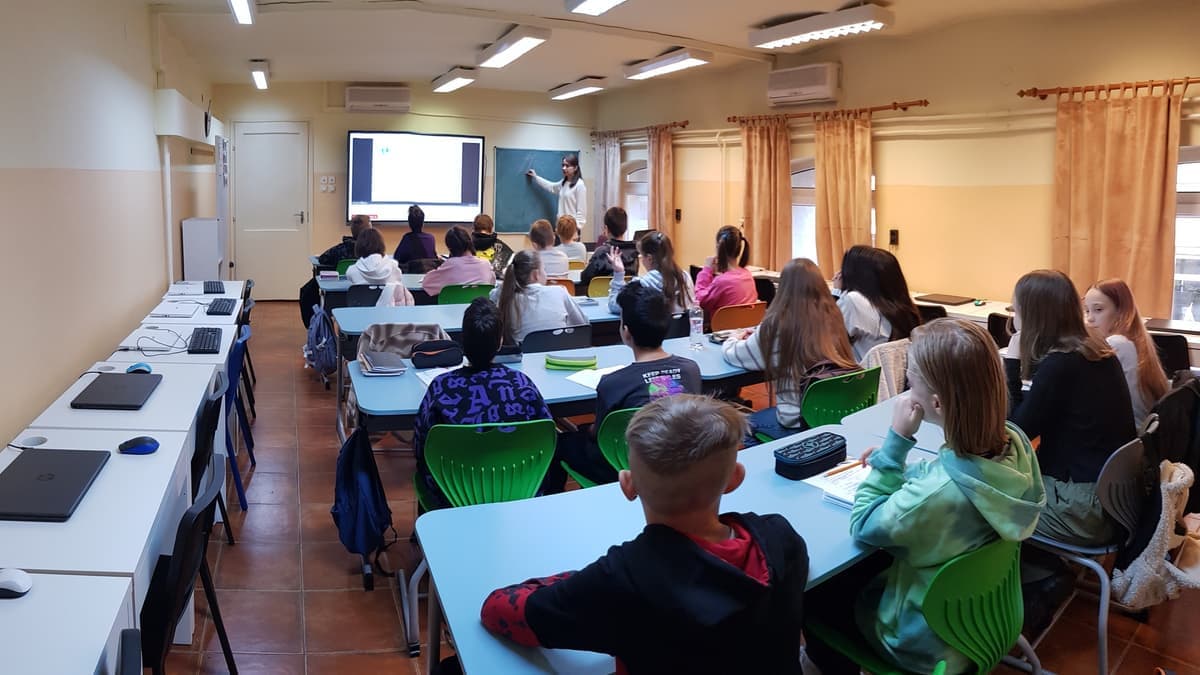 Rugalmasabb tanórák: akár 35 percesre is rövidíthetik az órákat Ukrajnában