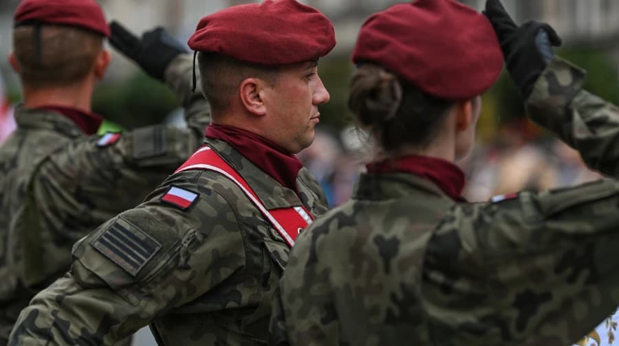 Lengyelország felkészül a háborúra Oroszországgal, de reméli a békés jövőt