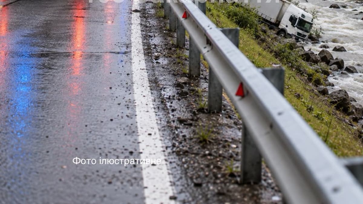 Kamion csúszott a folyóba a Kijev–Csap úton, fiatal férfi megsérült