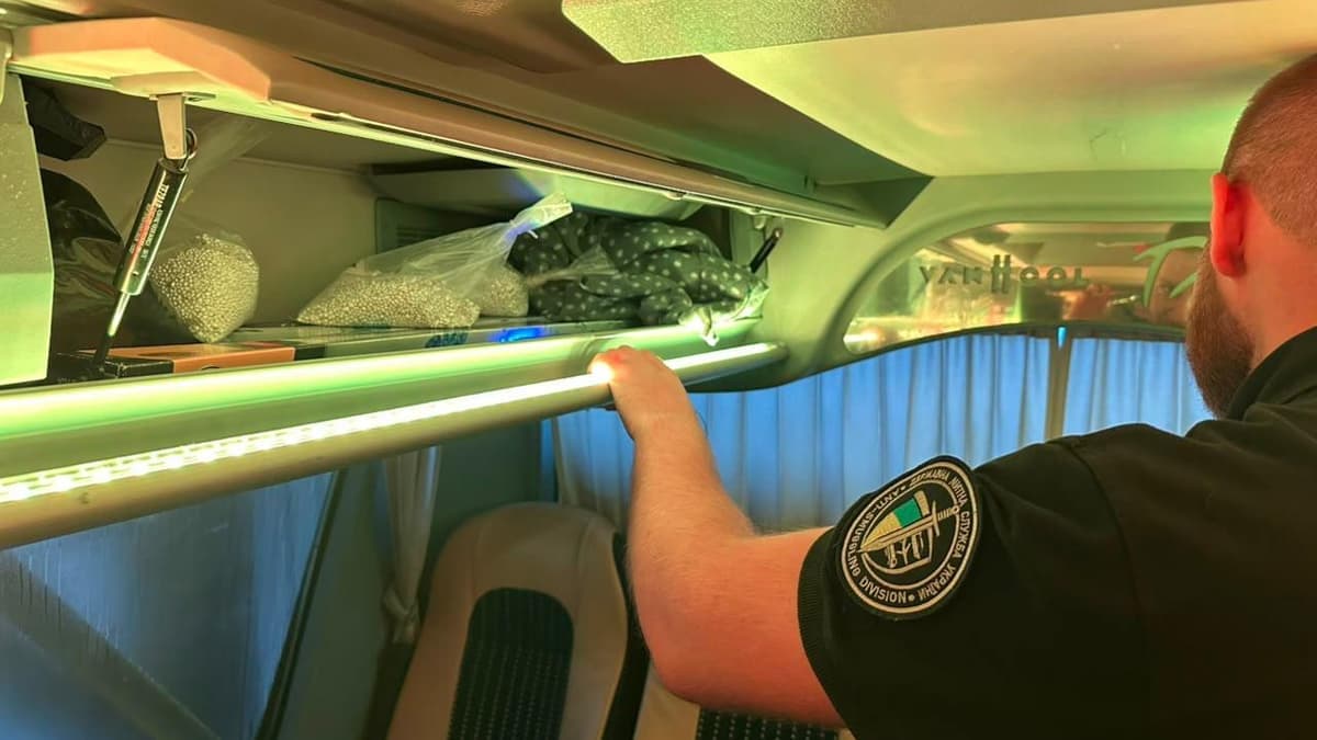 Több mint 20 kilogramm ezüstöt foglaltak le egy Olaszországból érkező busz sofőrjétől Kárpátalján