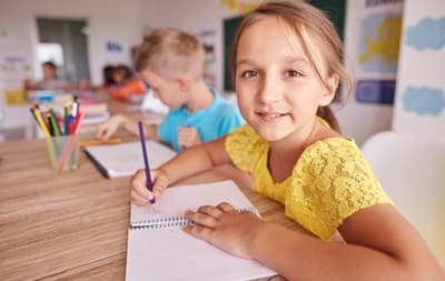 Kijev iskoláiban rugalmas oktatási modellek az elhúzódó légiriadók miatt