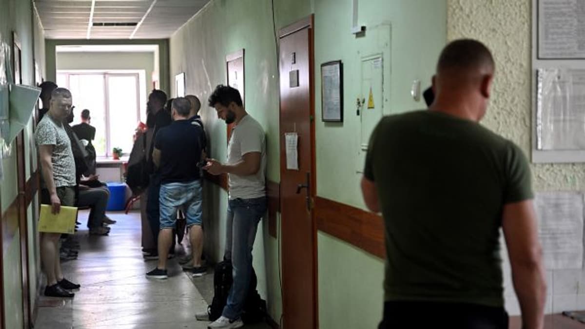 Ukrajna keményebb büntetéseket tervez a mozgósítás elkerülőire és katonák elhagyóira