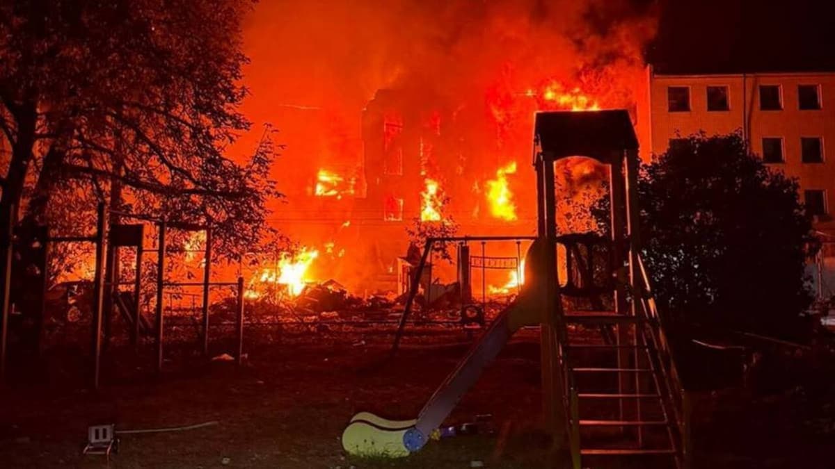 Halálos következményekkel járó éjszakai támadás Kijevben: 16 helyszínen tűzesetek és károk