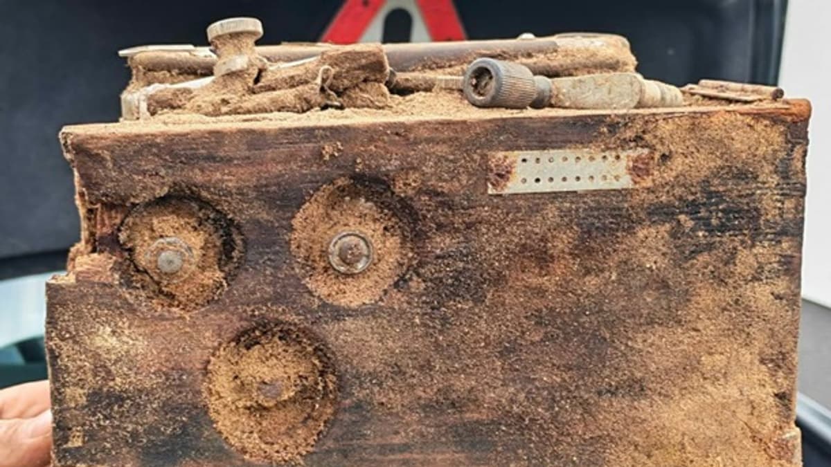 Évtizedek után előkerültek az 1939-es lengyel katonai tábori telefonok