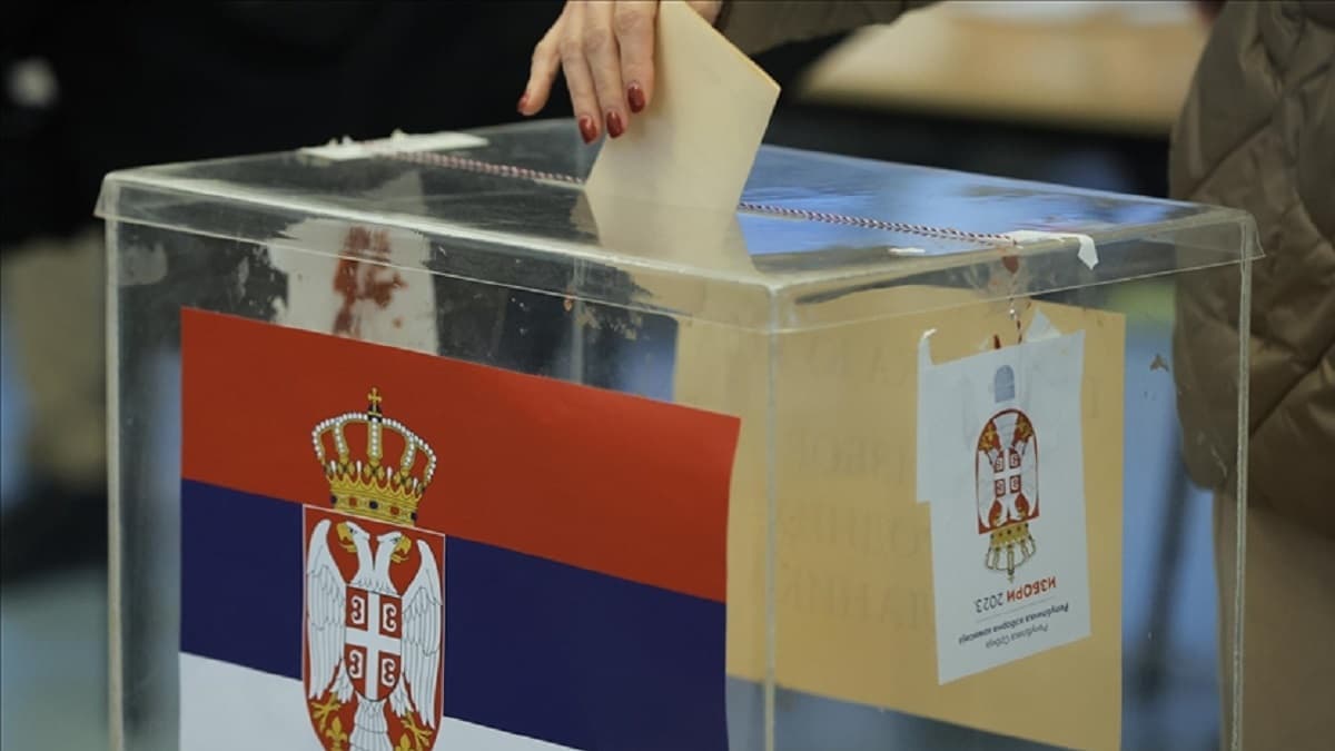 Előrehozott parlamenti választások zajlanak Szerbiában a változás reményében