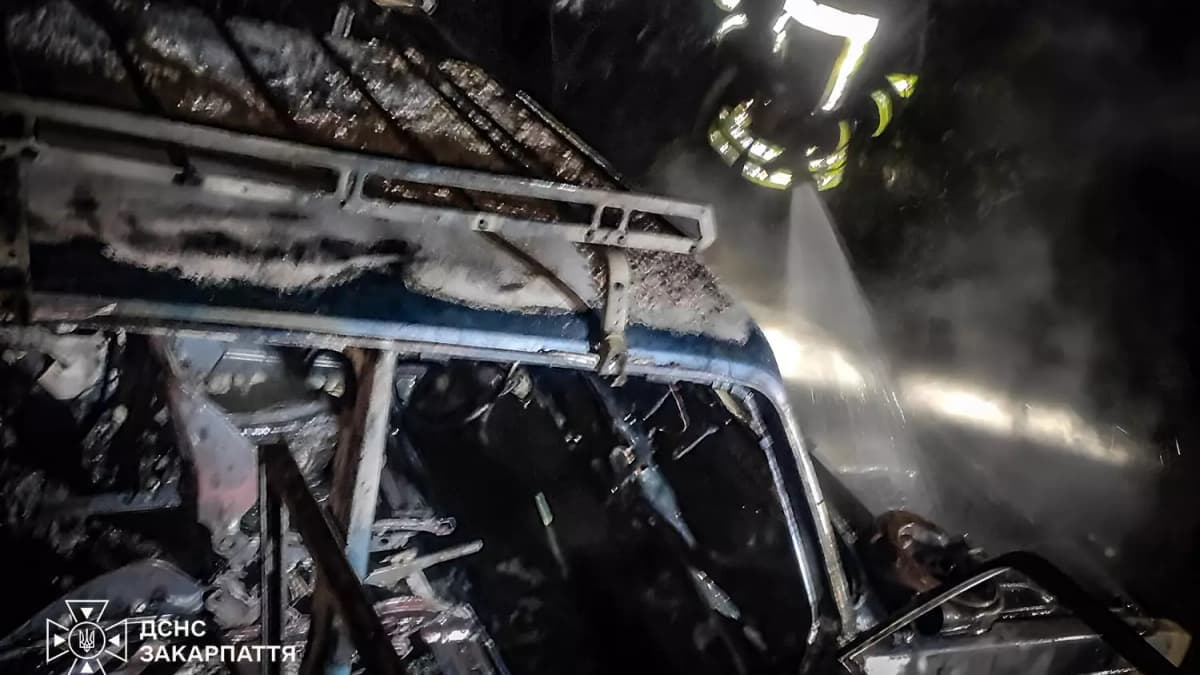 VAZ-2107 személyautó gyulladt ki Ungváron az Erdő utcában