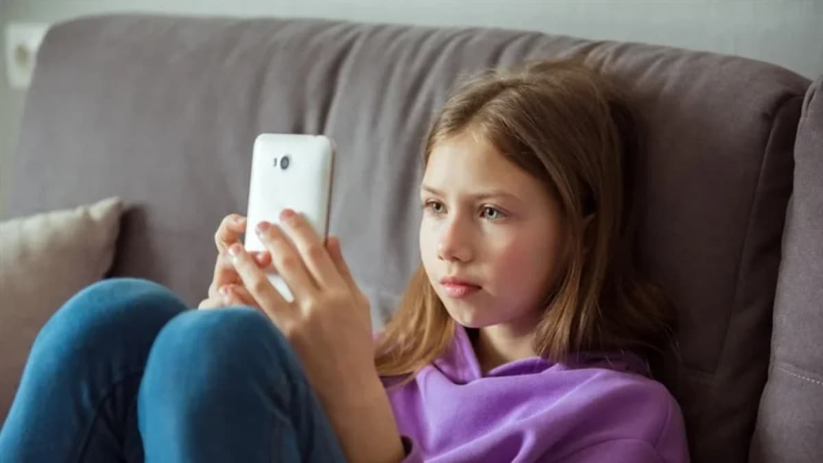 Görögország korlátozza a közösségi média használatát 15 év alatt