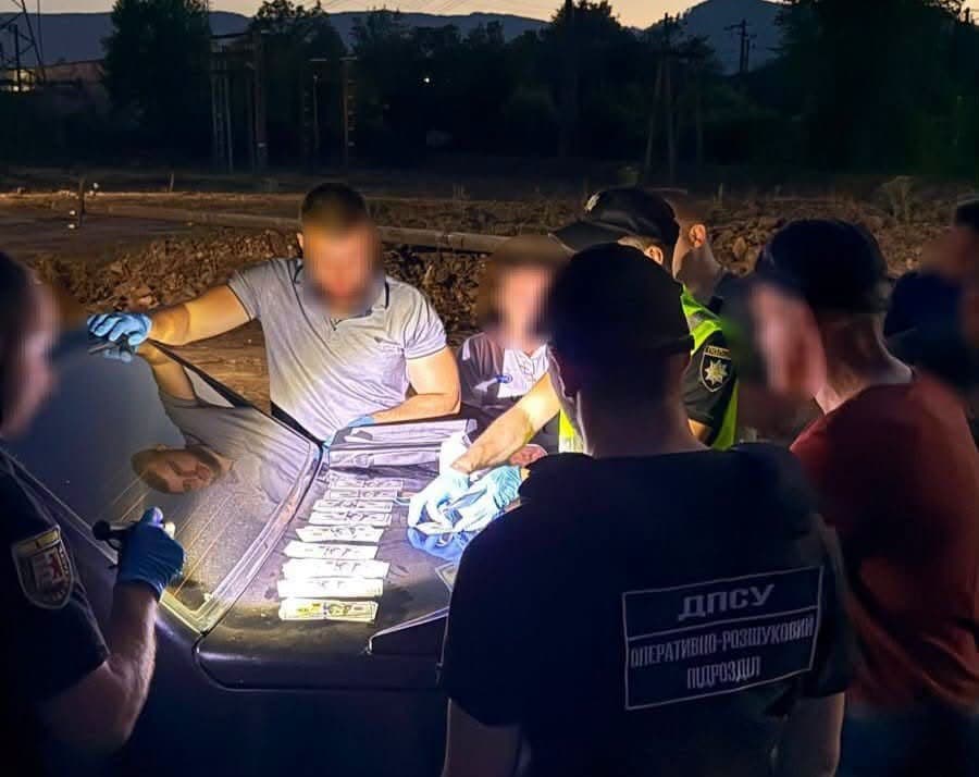 Ungvári embercsempészt kaptak el a pénz átvételekor