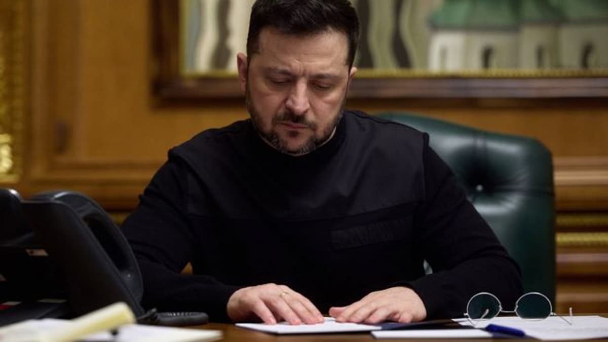 Zelenszkij aláírta az illegális csaló call centerek elleni szigorú törvényt