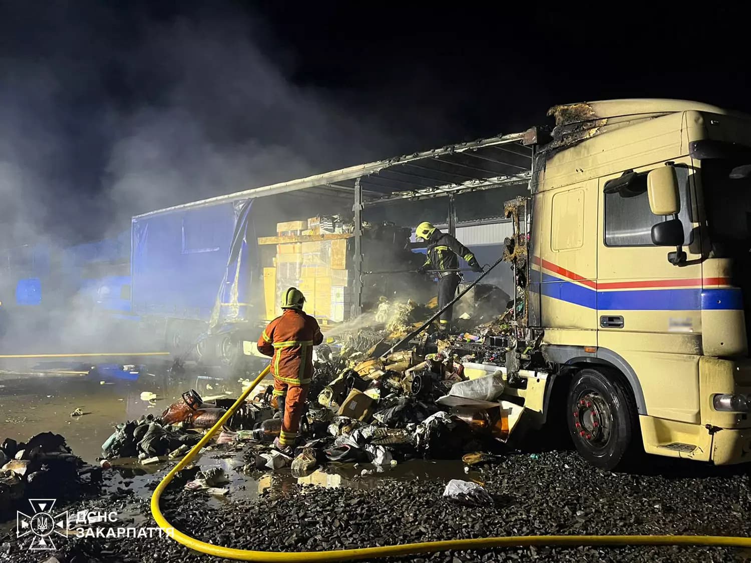 Lángok csaptak fel egy munkácsi teherautó pótkocsiján