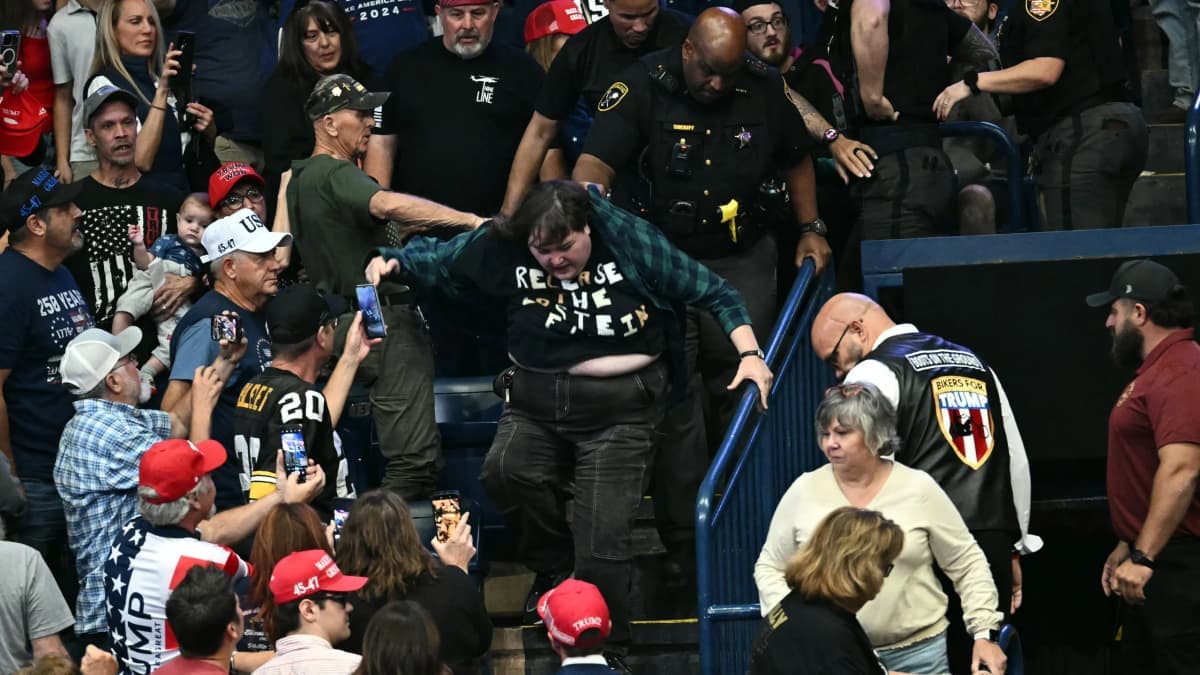 Tettlegességig fajult a feszültség Trump ohiói kampányrendezvényén