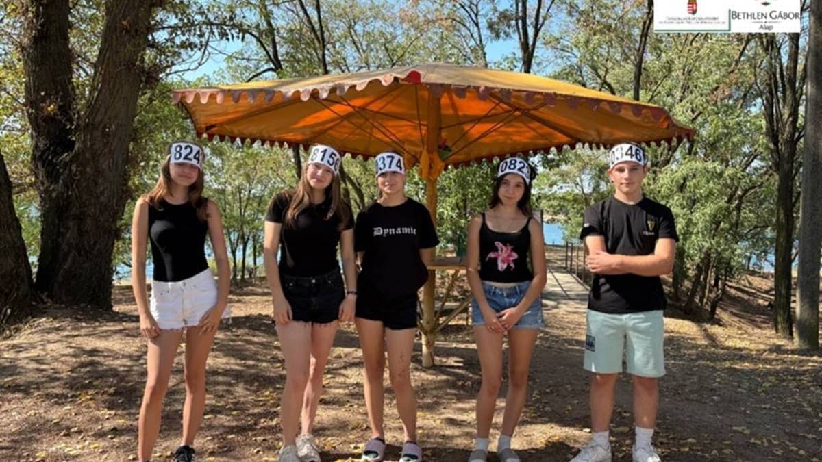 Vidám nyárzáró piknik a Dédai-tó partján a nagycsaládos kamaszokkal