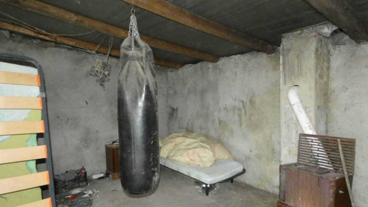 Elfogták a két férfit, akik hosszú évekig kényszerítették kiszolgáltatott személyeket rabszolgamunkára