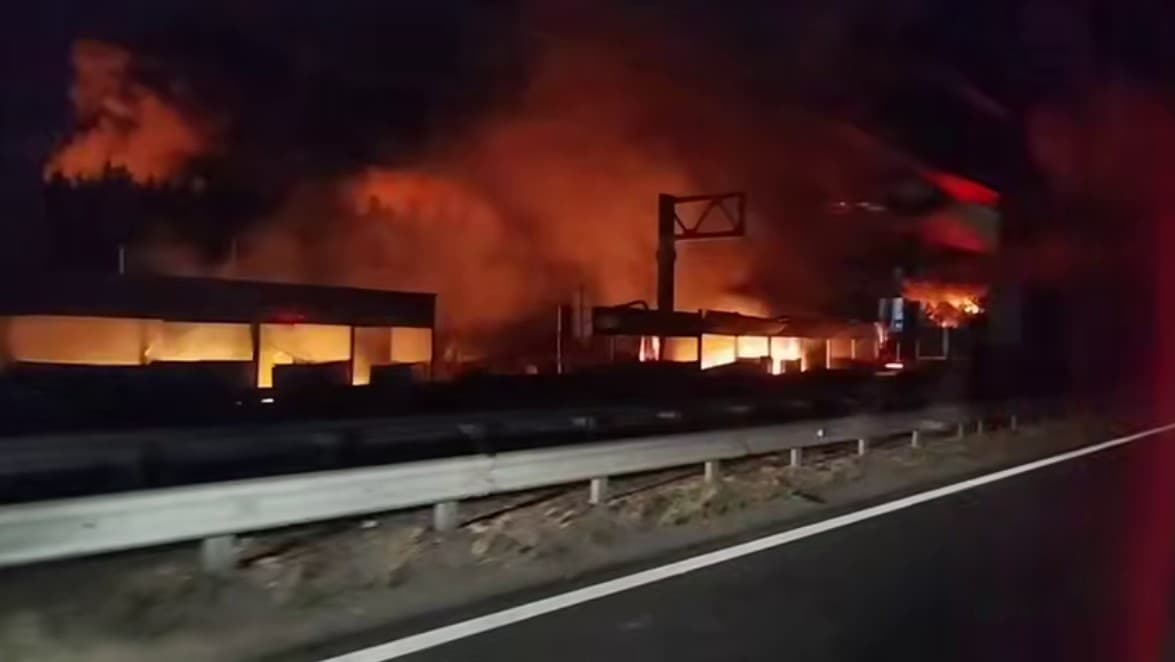 Dróntámadás sújtotta az M–06-os Kijev–Csap főút egy szakaszát, többen megsérültek