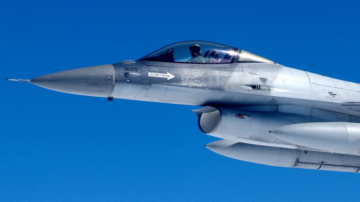 Zelenszkij: Szállítják már az F-16-hoz szükséges lőszert Ukrajnába