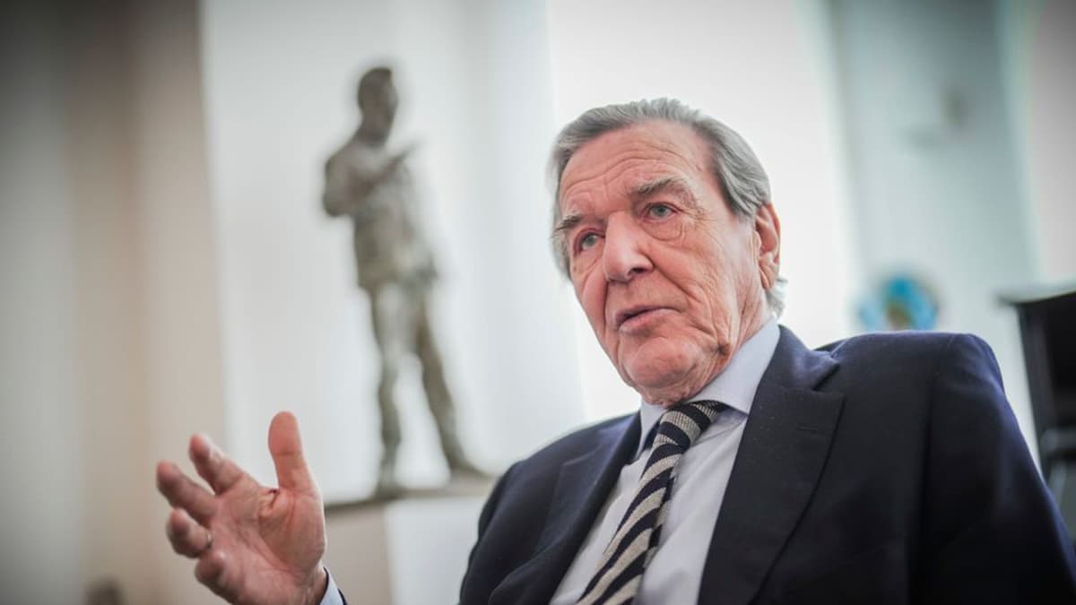 Schröder az orosz Hyperglobus felügyelőbizottságának tagja lett