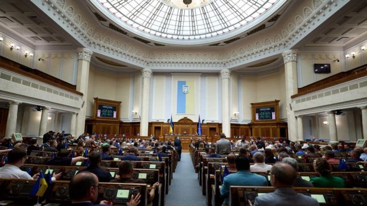 Börtönbüntetés fenyegeti a bankkártyák és számlák illegális eladását Ukrajnában