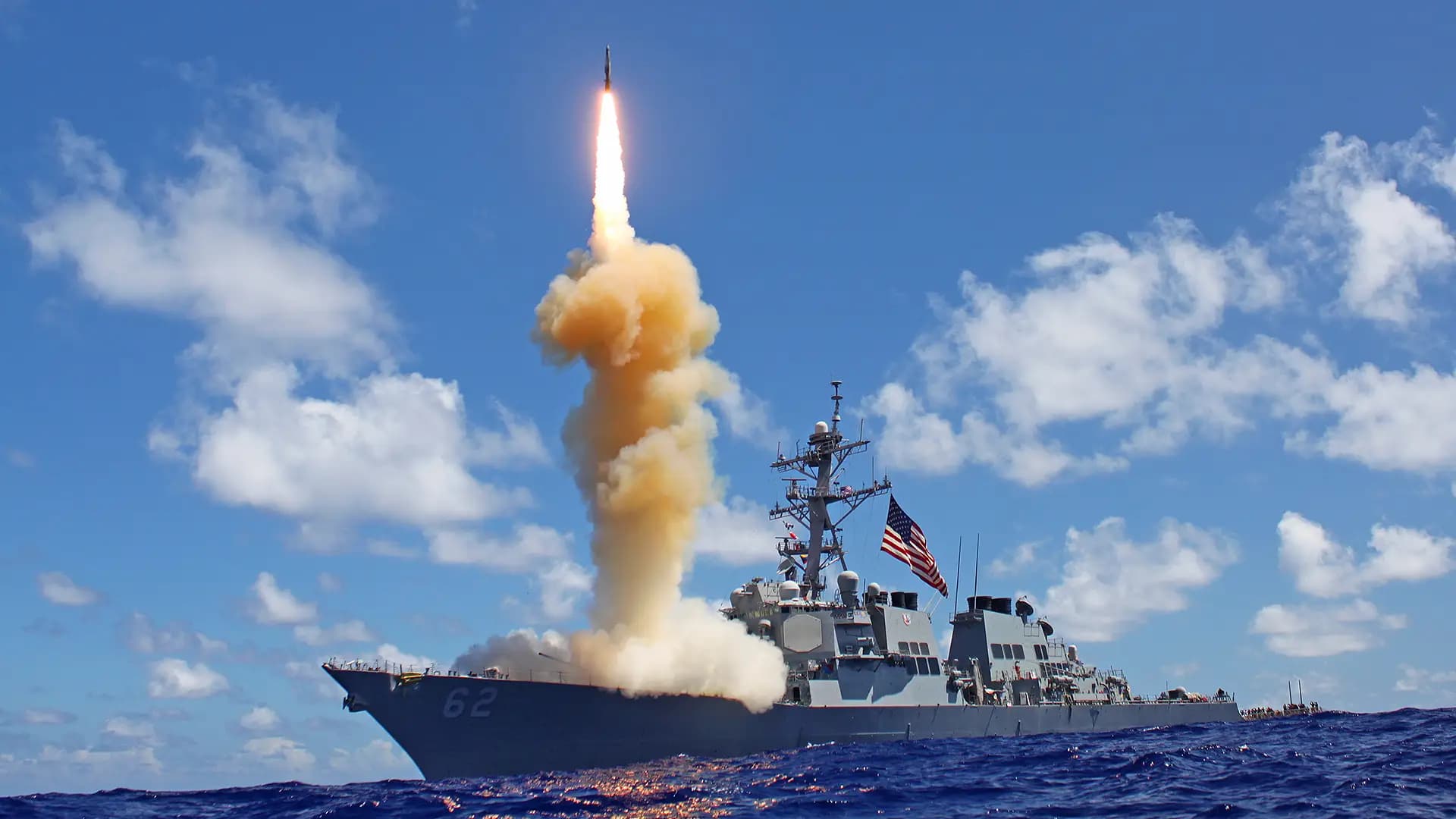 Az USA erősíti tengeri rakétavédelmét: új gyártási megállapodások a Pentagon részéről