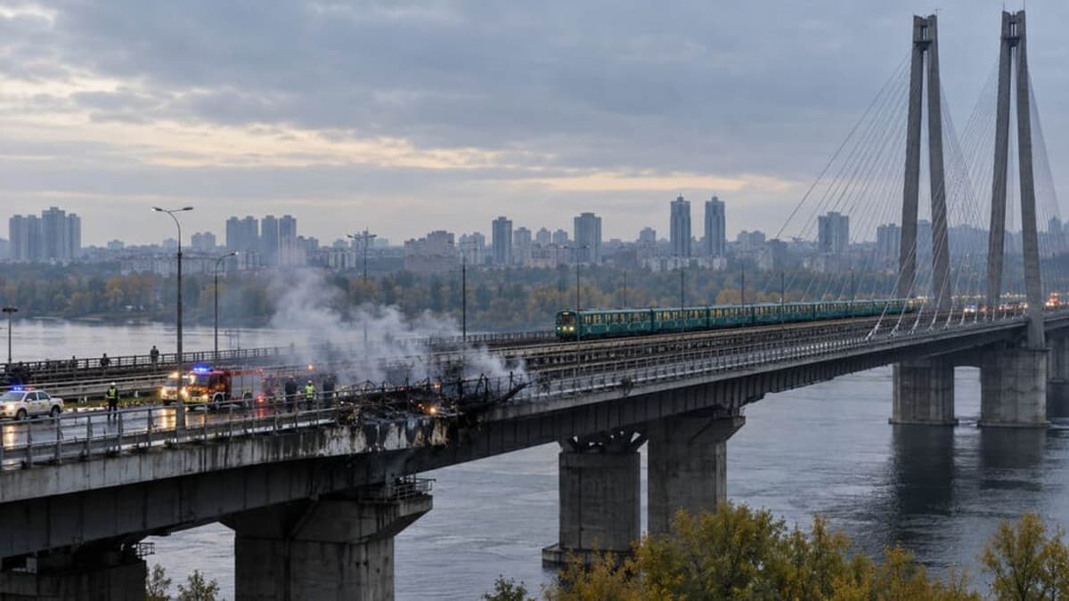 Kisebb károk a kijevi Déli hídon, a metróforgalom még szünetel