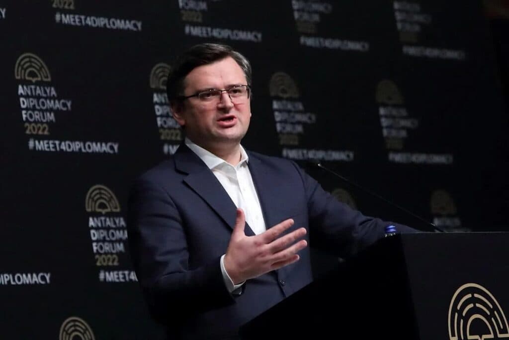 Kuleba szerint a háború vége még nem látszik, mindkét fél súlyos veszteségeket szenved