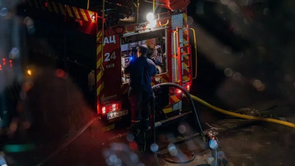 Halálos áldozatokkal járó éjszakai rakétatámadás Kijevben