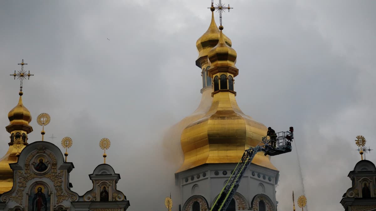 Súlyos károkat okoztak az orosz légi támadások a kijevi Szent Pokrovszkij-templomnál