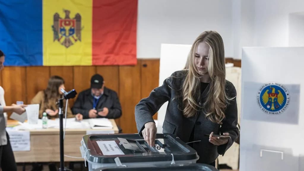 Orosz akciók a moldovai választások befolyásolására: zavargások és dezinformációs kampányok