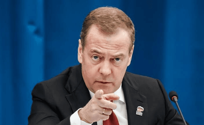 Medvegyev fenyegeti a német hadiipart és a berlini infrastruktúrát