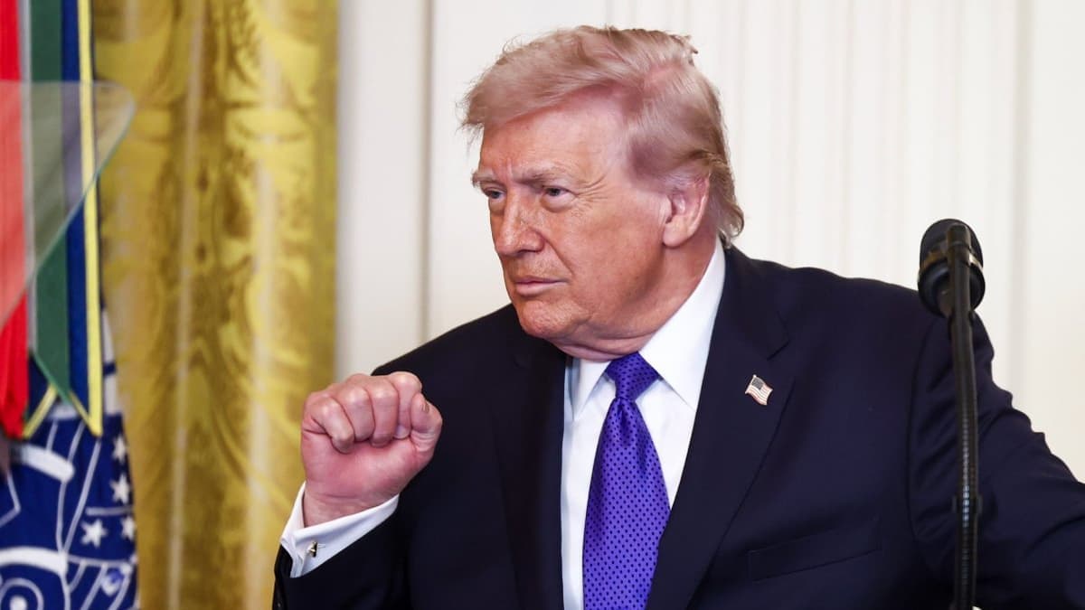 Donald Trump aláírta az új Oroszország- és Irán-ellenes szankciós törvényt