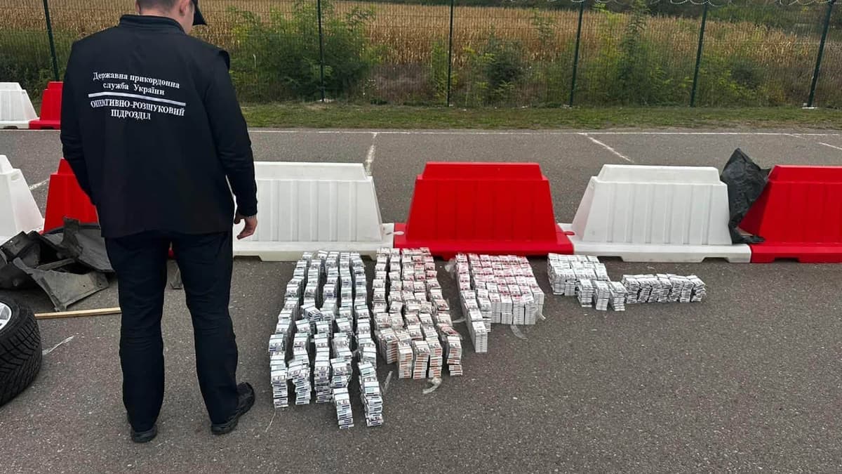 Több ezer zárjegy nélküli cigaretta rejtőzött egy autóban a Nagypalád–Nagyhódos átkelőnél