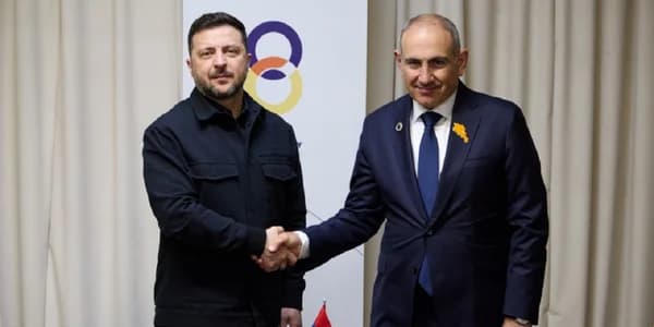 Zelenszkij és Pasinjan megerősítették a párbeszéd fontosságát Ukrajna és Örményország között