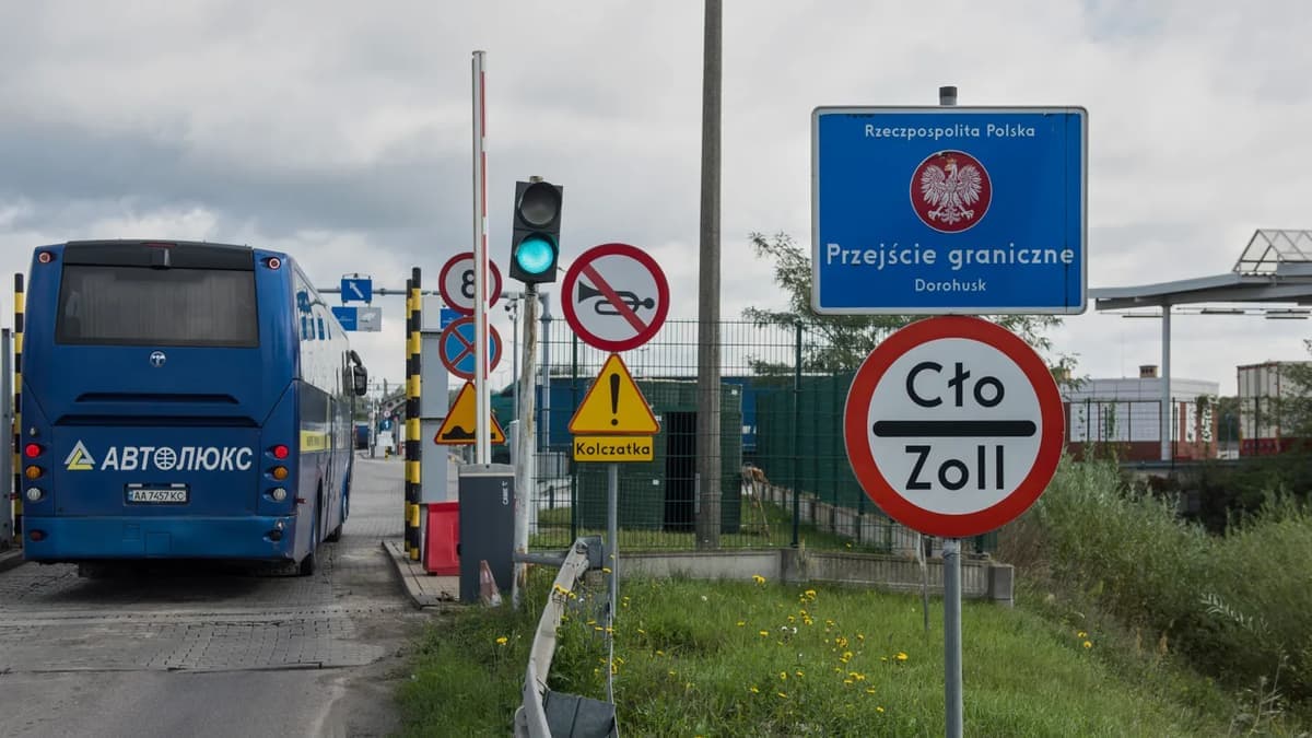 Lengyelországban fennakadt egy Ukrajnának szánt Humvee a határon