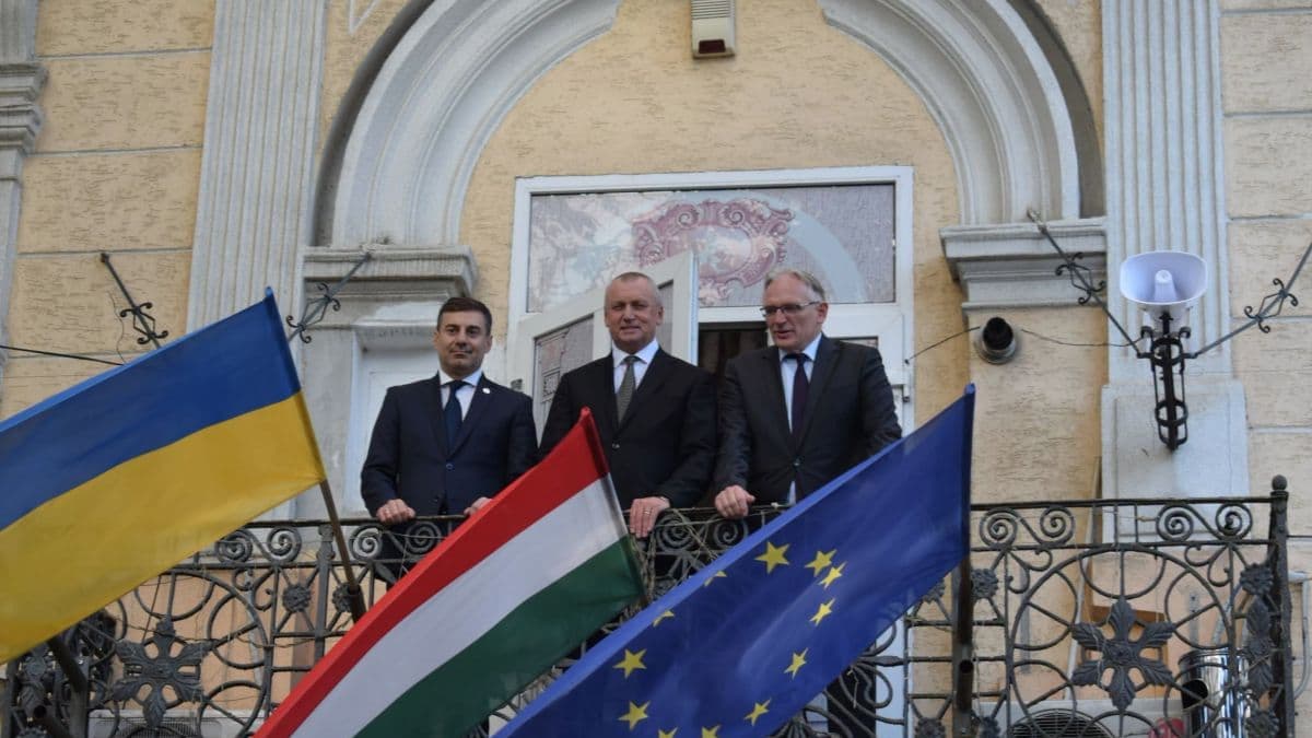 Elsőként Beregszászban: találkozott az ukrán és magyar ombudsman