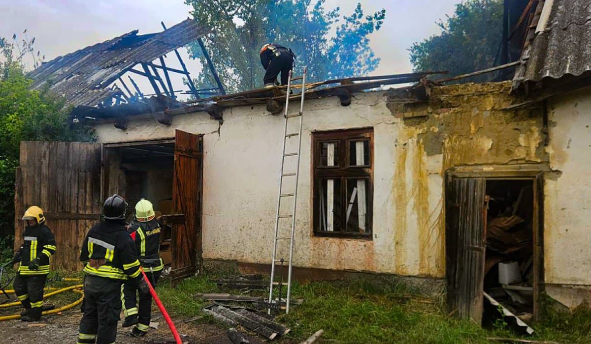 Tűz pusztított egy raktárépületben Bátyúban