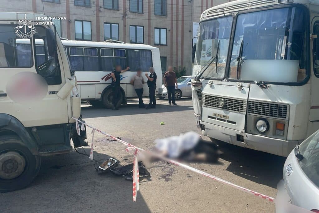 Buszról leszálló emberek közé hajtott egy teherautó Kárpátalján, ketten meghaltak