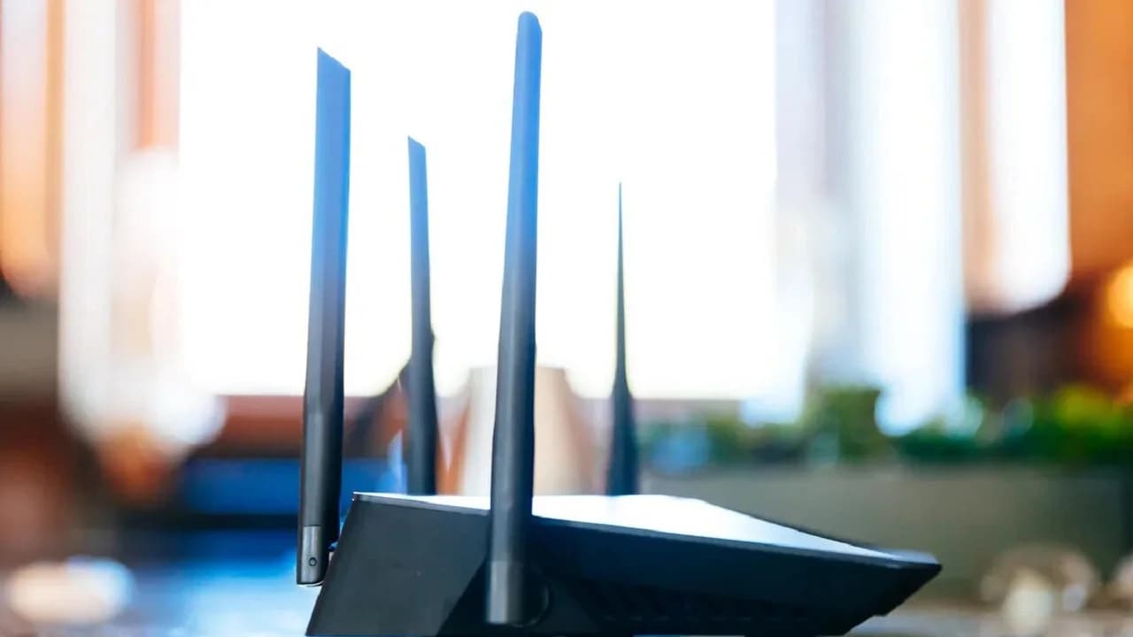 Egyszerű wifi-jelekkel és routerrel be lehet azonosítani és le lehet követni bárkit