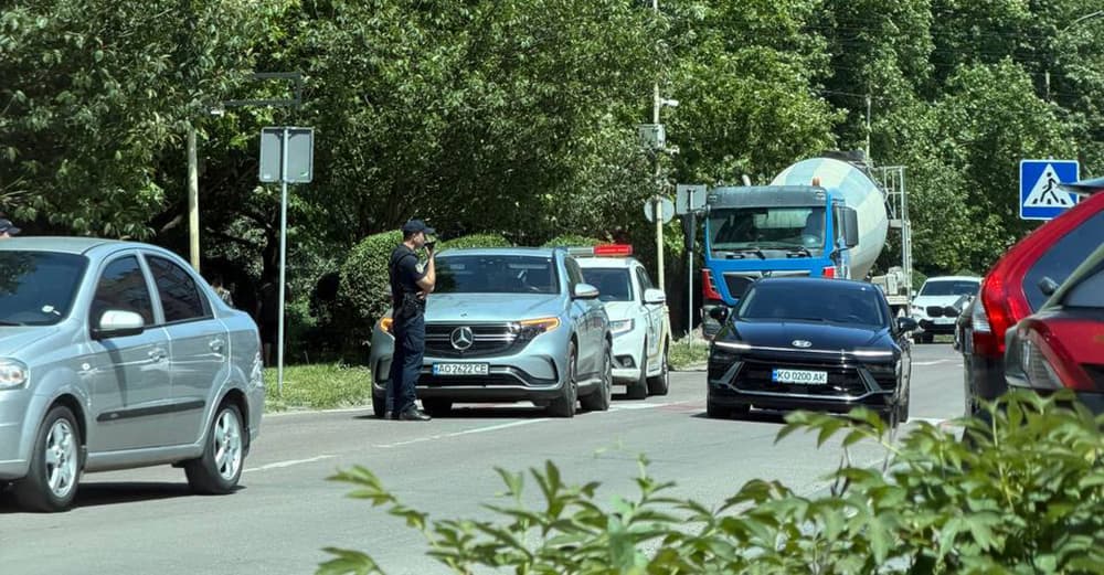 Gázolás Ungváron: Mercedes ütött el egy 20 éves lányt a zebrán
