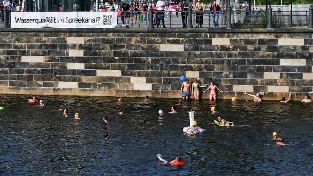 Úszást követelnek a berlini Spree folyóban egy évszázados tilalom után