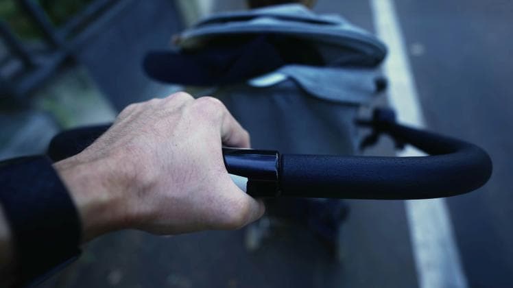 Eltűnt csecsemőt keresnek Renningenben: intenzív rendőrségi akció indult