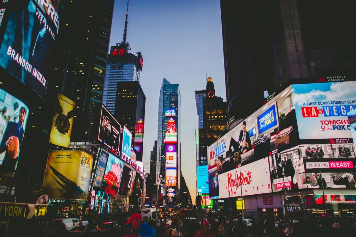 Lövések és késszúrás zavarta meg a Times Square nyugalmát New Yorkban