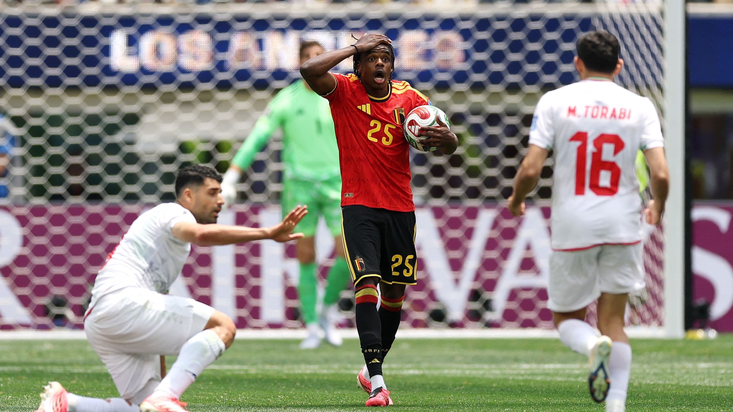 Belgium és Irán gól nélküli döntetlent játszott a vb-n