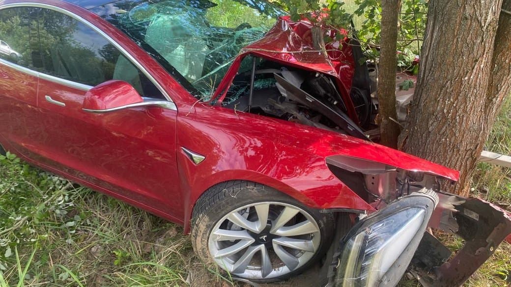 Árokba csapódott egy Tesla Beregleányfalván: kétéves gyermek is megsérült