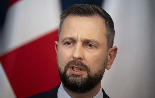 Lengyel védelmi miniszter: a katonai szolgálatra alkalmas ukránoknak haza kell térniük