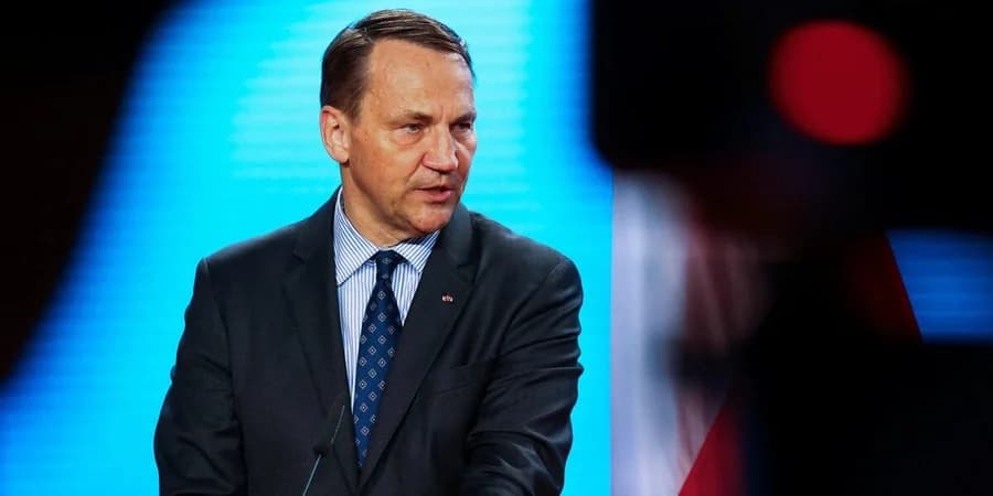 Sikorski: Ukrajna és Oroszország csak közvetlenül tárgyaljon a békéről