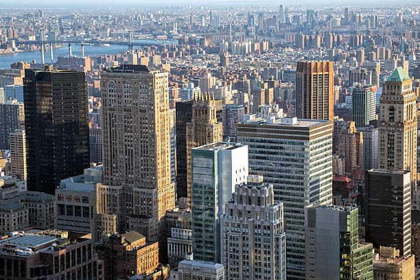 Szerkezeti problémák miatt kiürítettek egy toronyházat Manhattan szívében