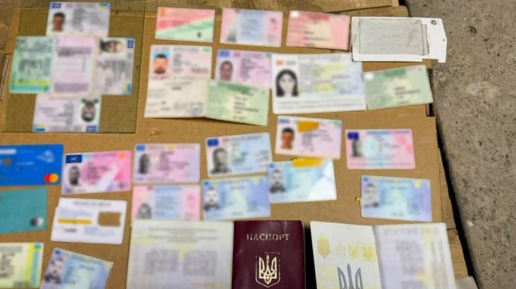 Ungváron lebukott a hamis okmányokat gyártó banda