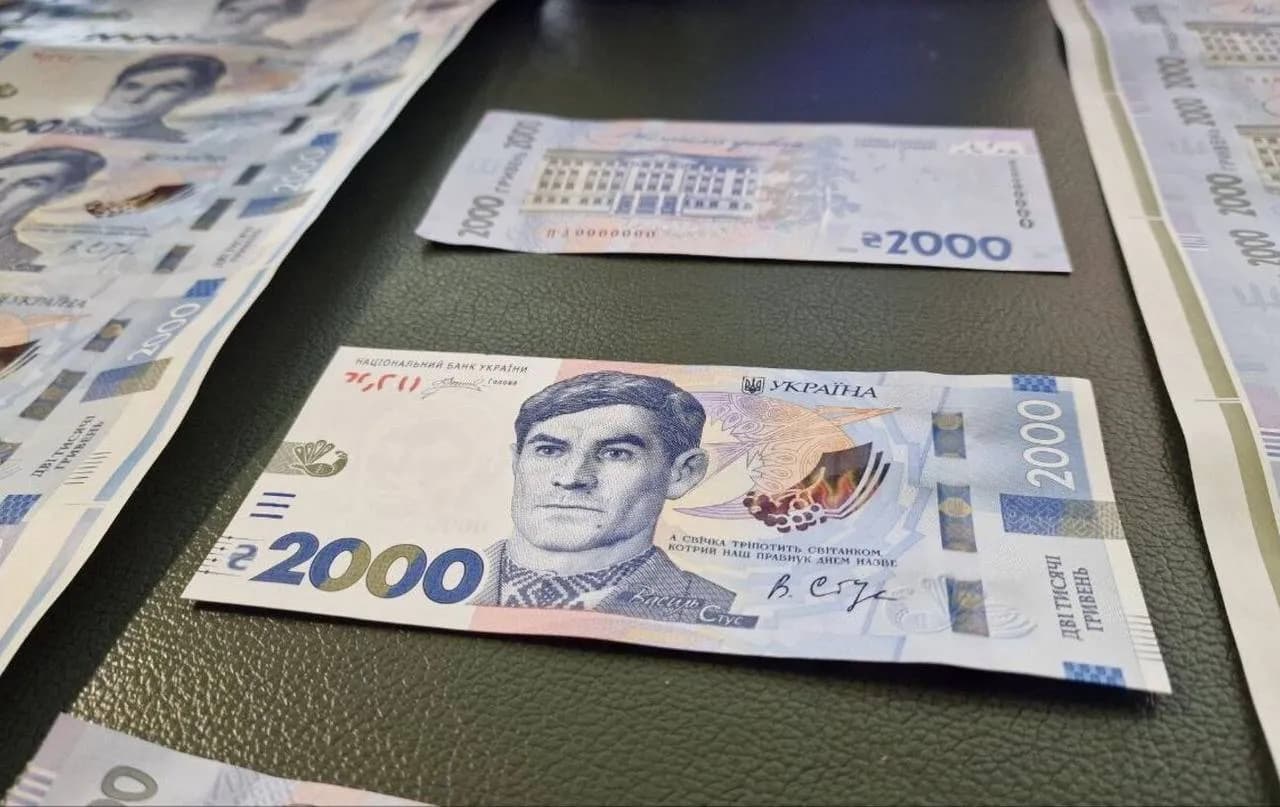 Új, 2000 hrivnyás bankjegyet dob piacra Ukrajna Vaszil Szuszt ábrázolva