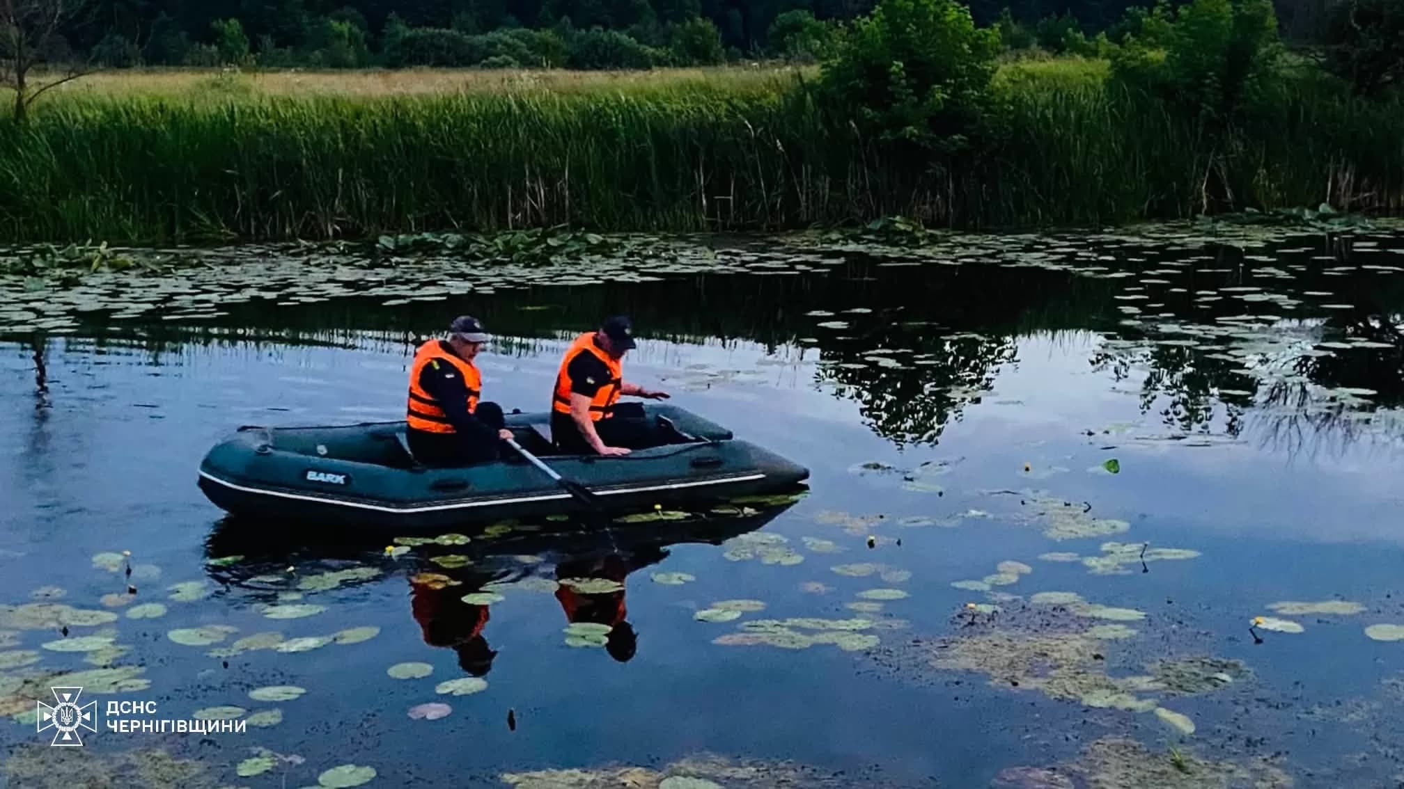 Tragikus vízi baleset Csernyihiv megyében: egy 10 éves gyermek meghalt, bátyja eltűnt